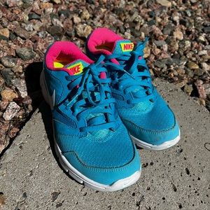 Nike sneakers 5.5Y Big Girls  shoes